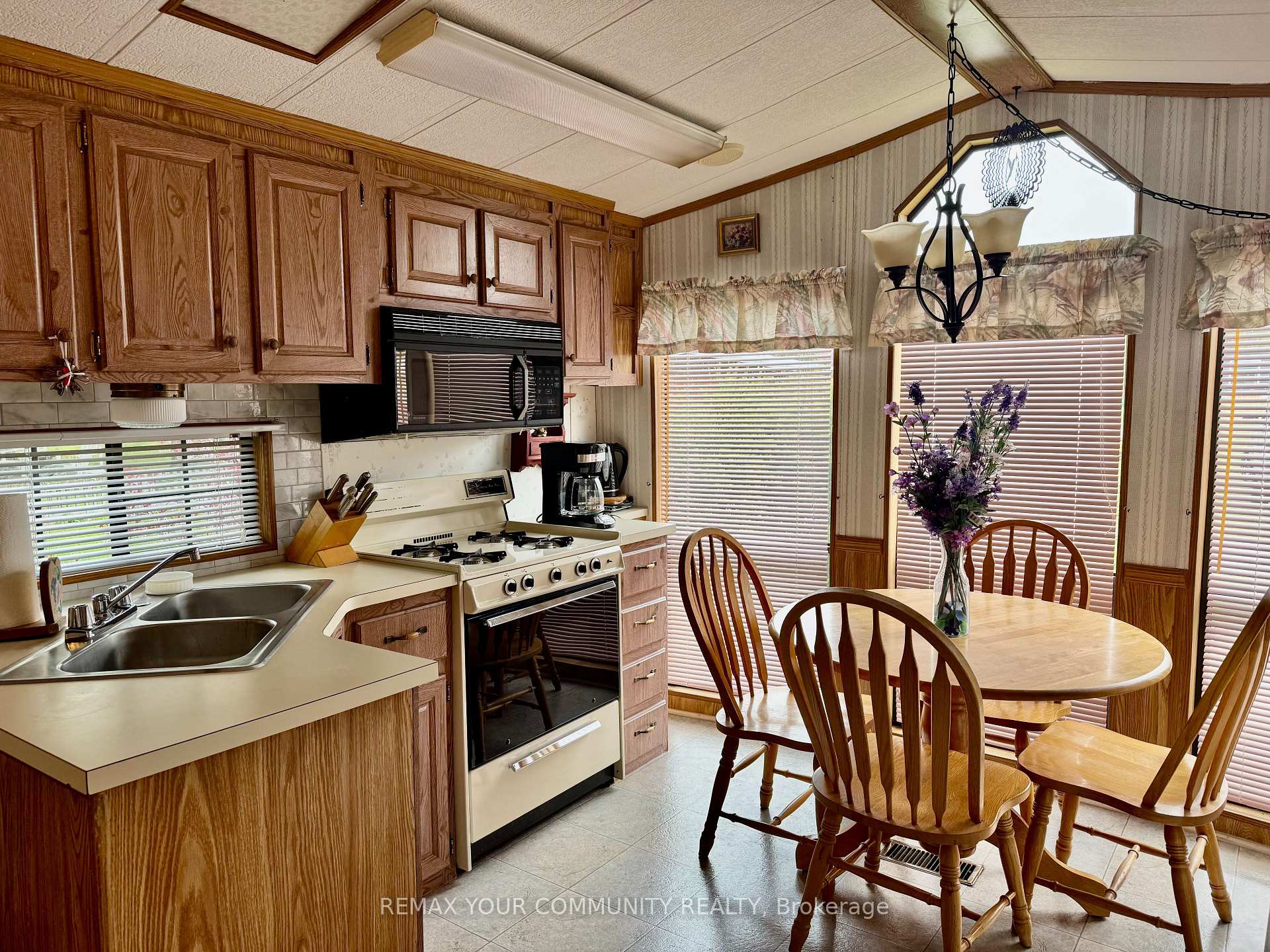 Photo 7 of Unit 42, 285 Crydermans 42 Side Road, Georgina, Baldwin — HOMEH