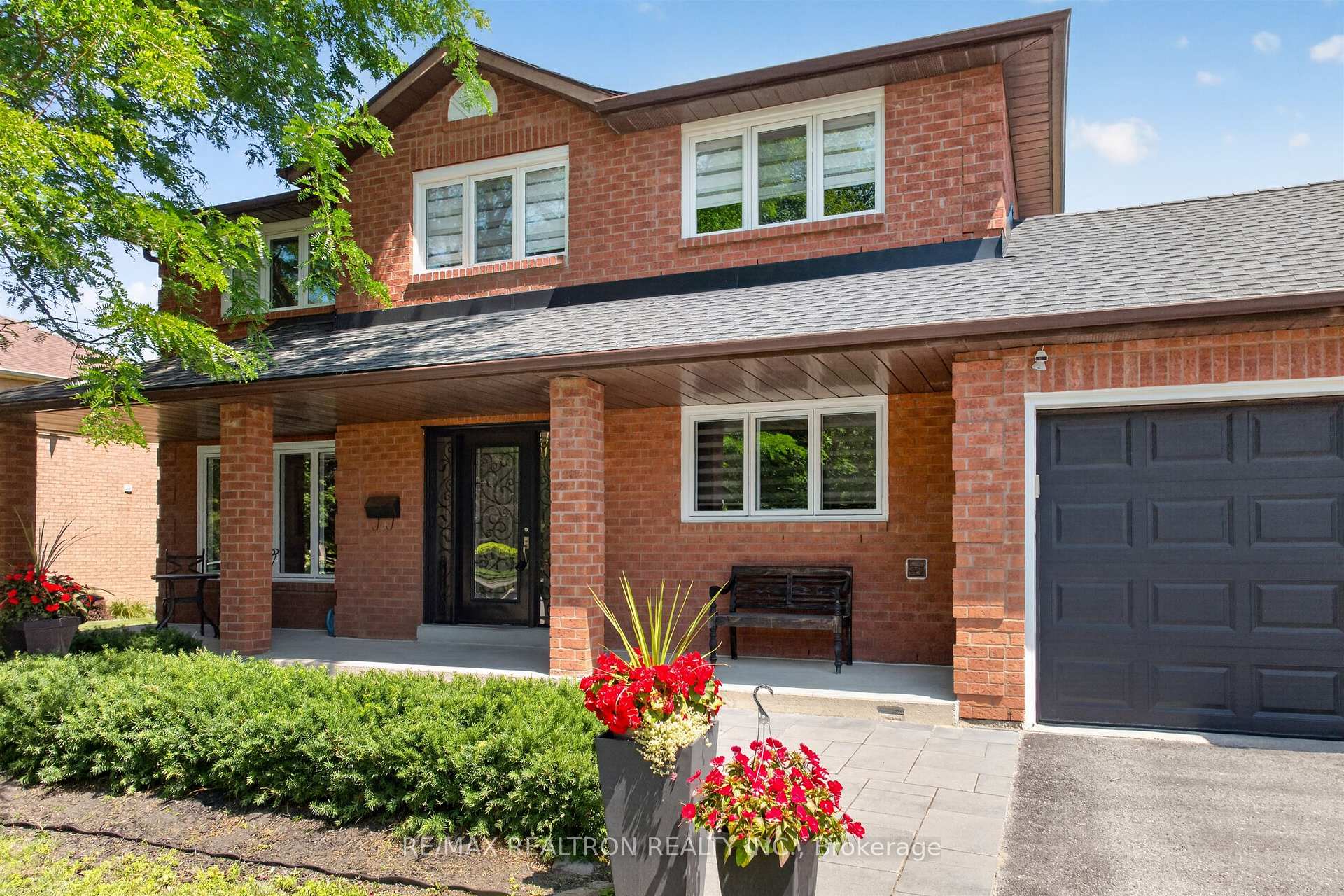 Photo 4 of 47 Maple Way, East Gwillimbury, Sharon — HOMEH