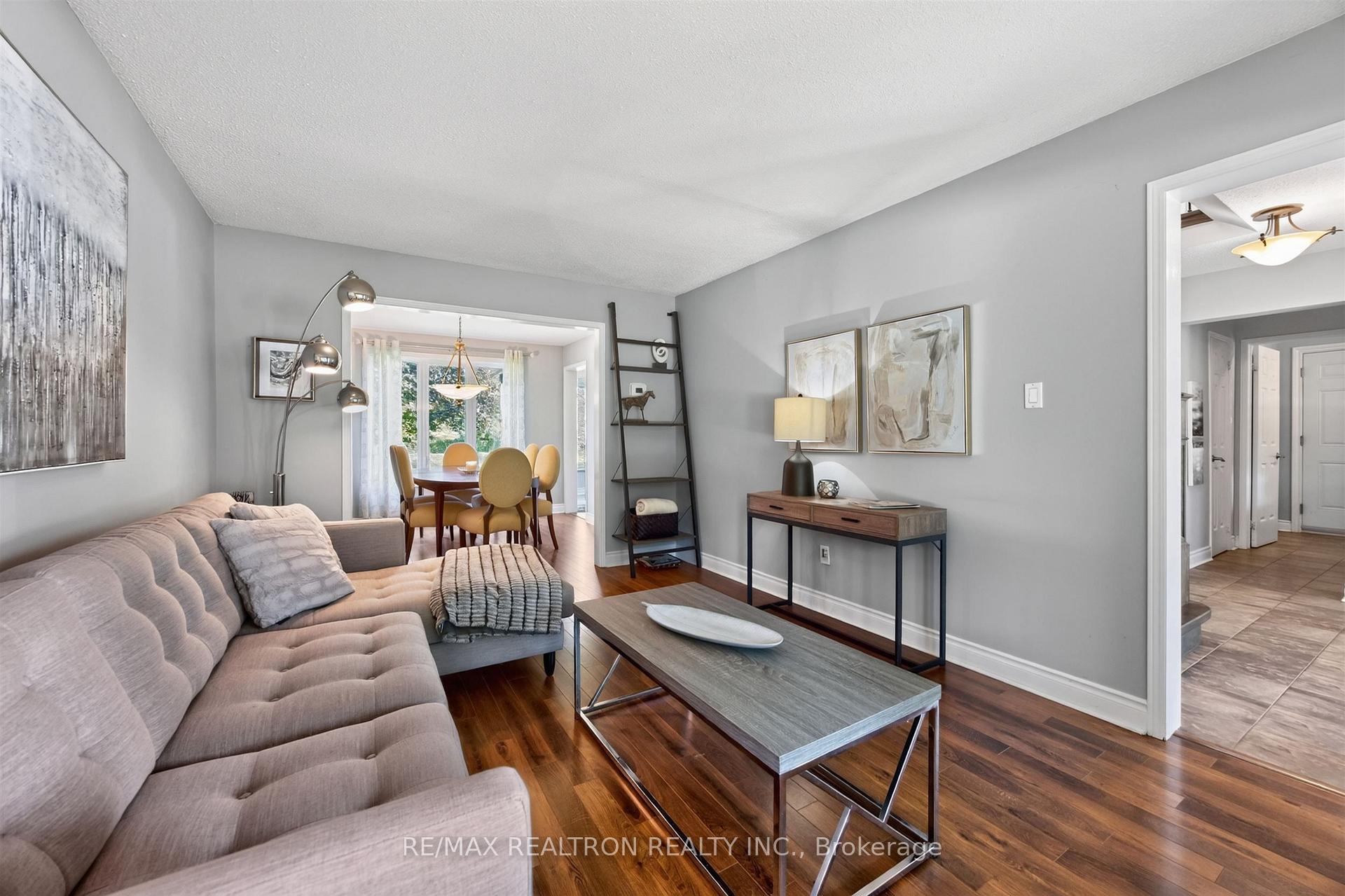 Photo 9 of 47 Maple Way, East Gwillimbury, Sharon — HOMEH