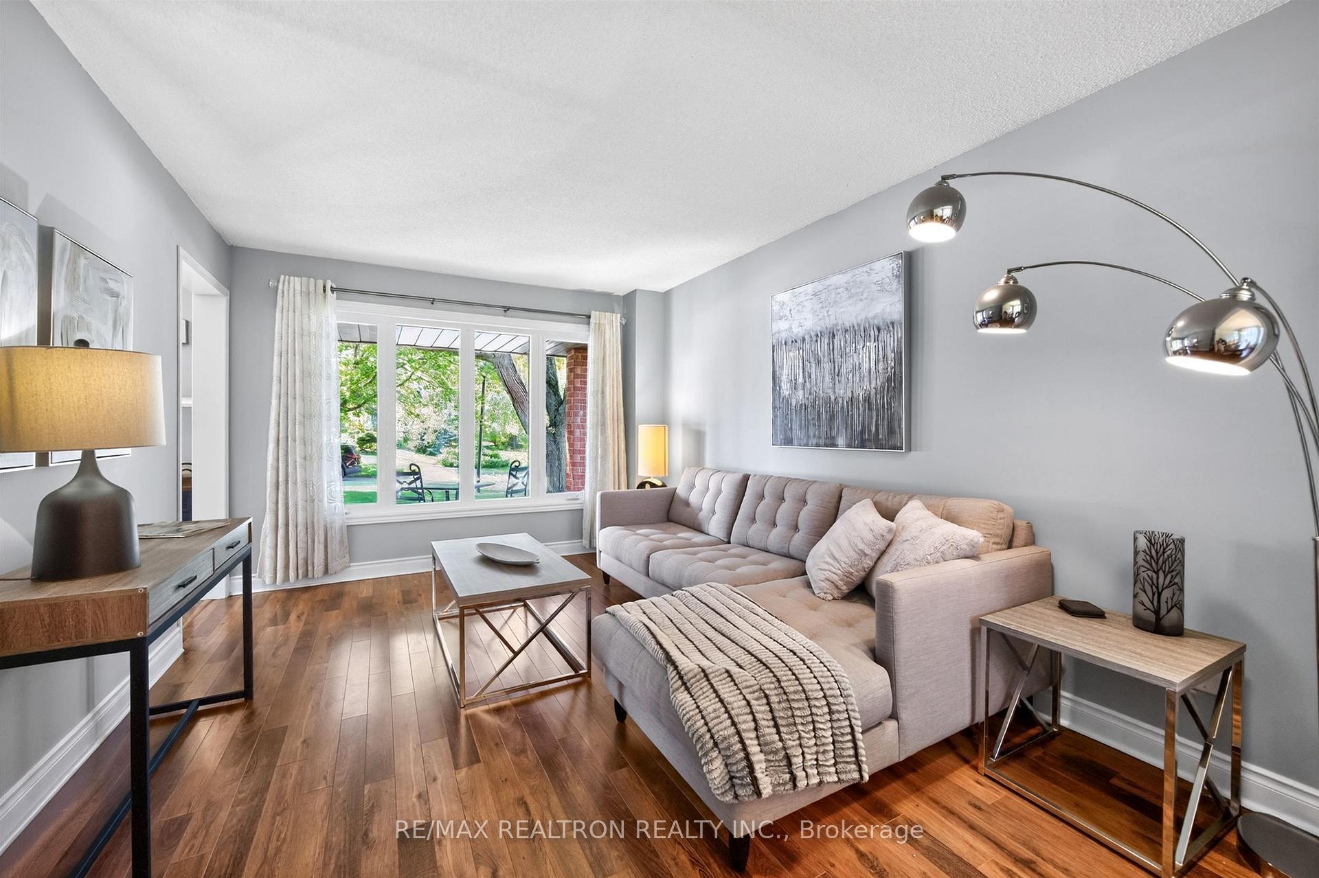 Photo 10 of 47 Maple Way, East Gwillimbury, Sharon — HOMEH