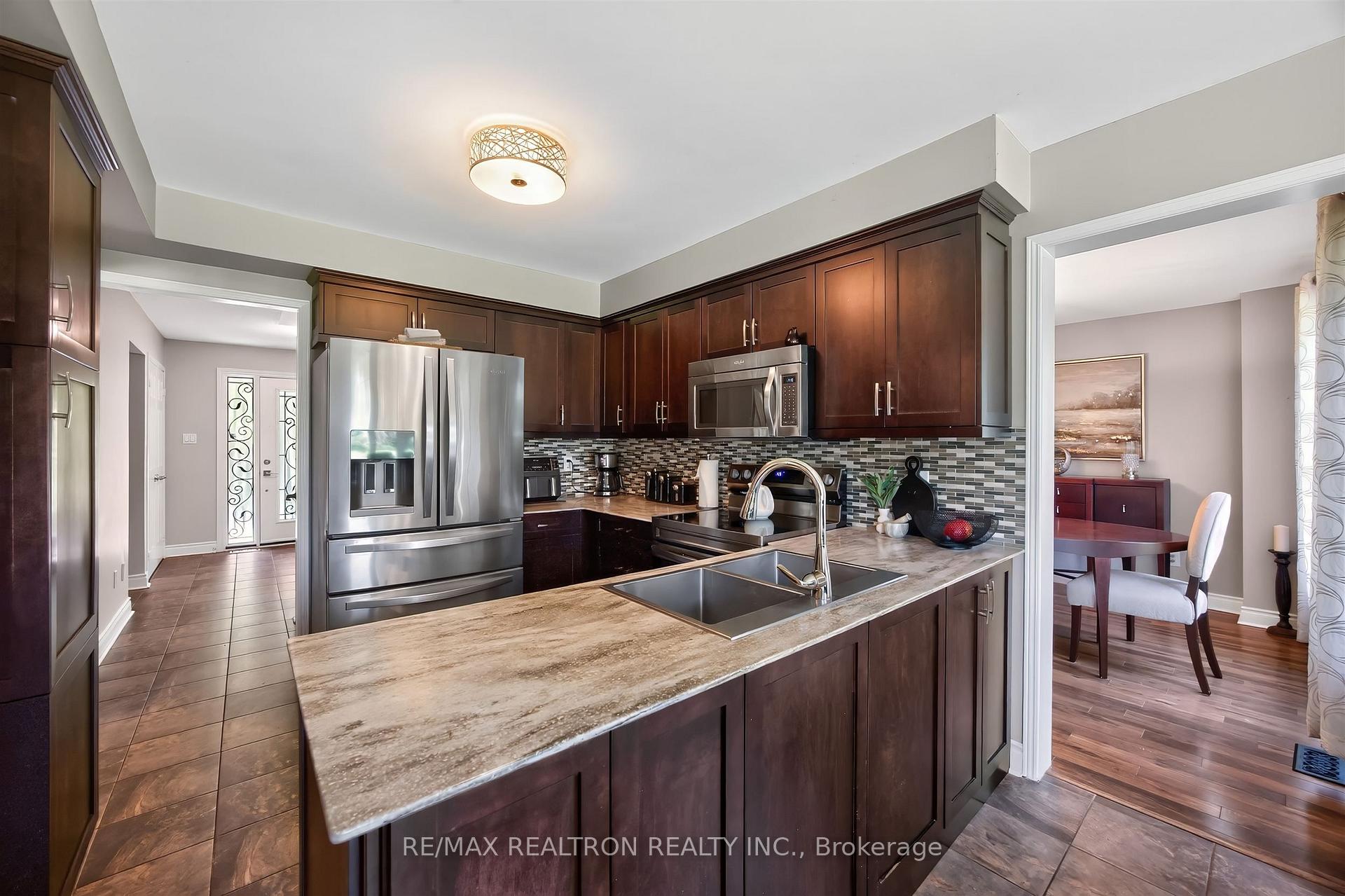 Photo 16 of 47 Maple Way, East Gwillimbury, Sharon — HOMEH