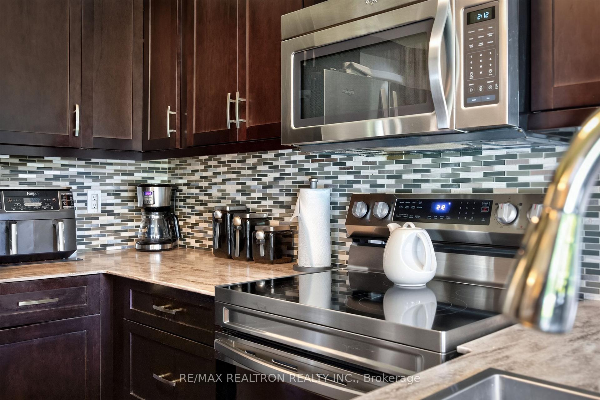 Photo 18 of 47 Maple Way, East Gwillimbury, Sharon — HOMEH