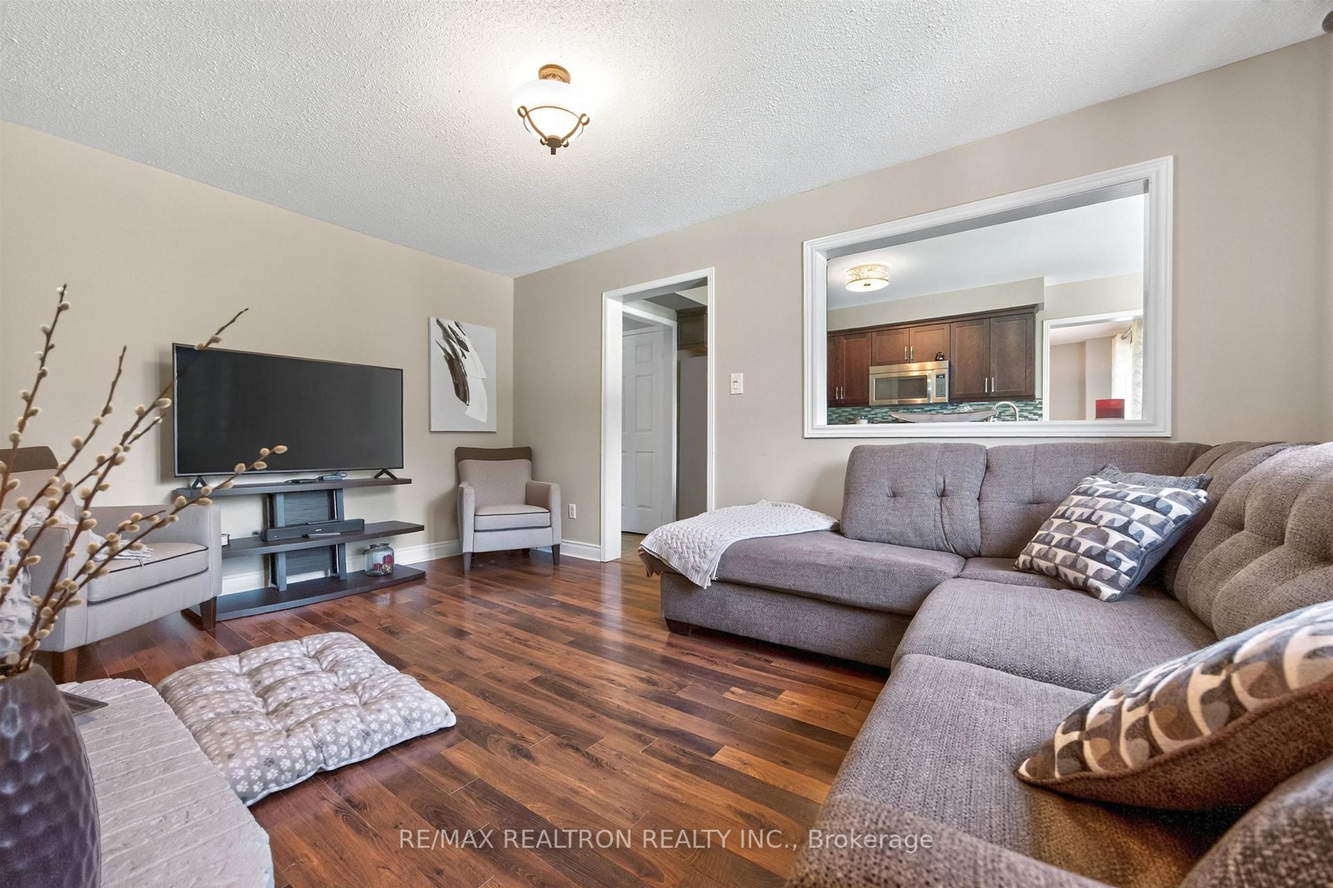 Photo 20 of 47 Maple Way, East Gwillimbury, Sharon — HOMEH