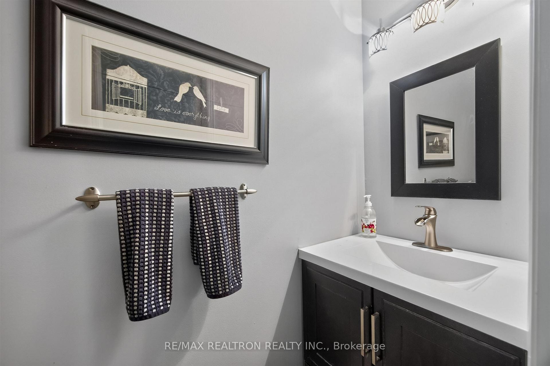 Photo 21 of 47 Maple Way, East Gwillimbury, Sharon — HOMEH