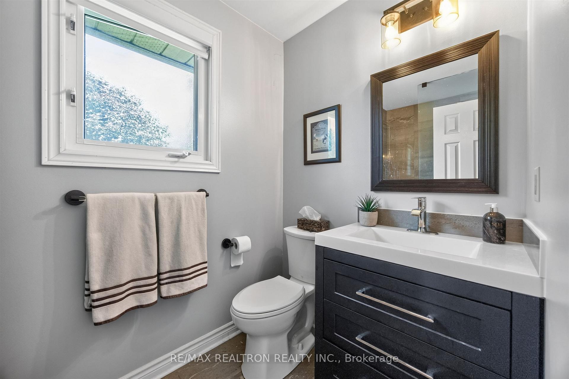 Photo 26 of 47 Maple Way, East Gwillimbury, Sharon — HOMEH