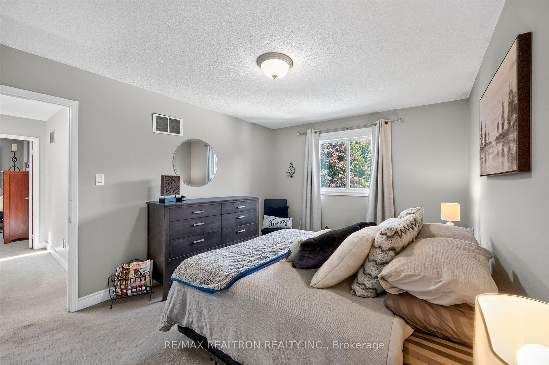 Photo 29 of 47 Maple Way, East Gwillimbury, Sharon — HOMEH