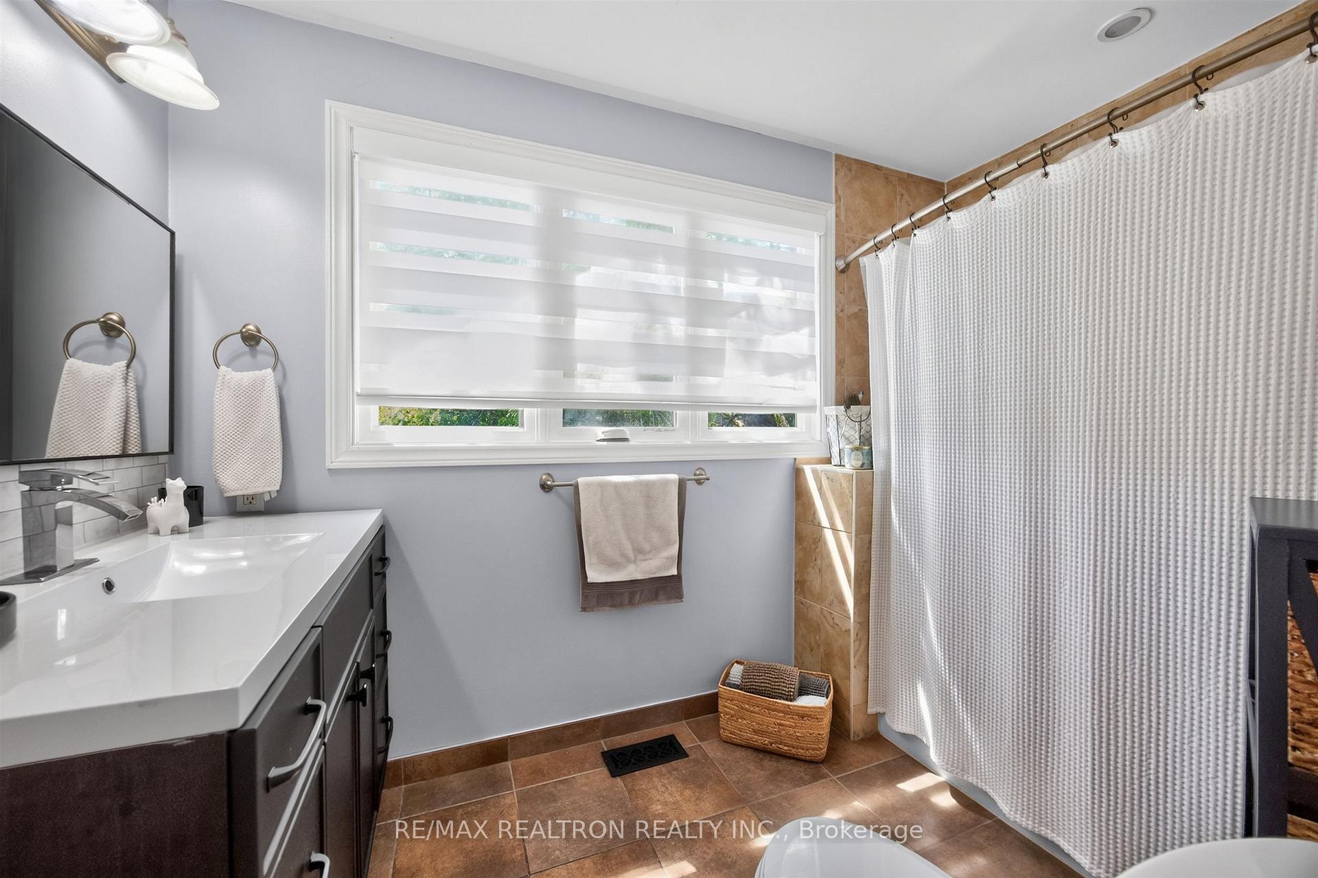 Photo 35 of 47 Maple Way, East Gwillimbury, Sharon — HOMEH