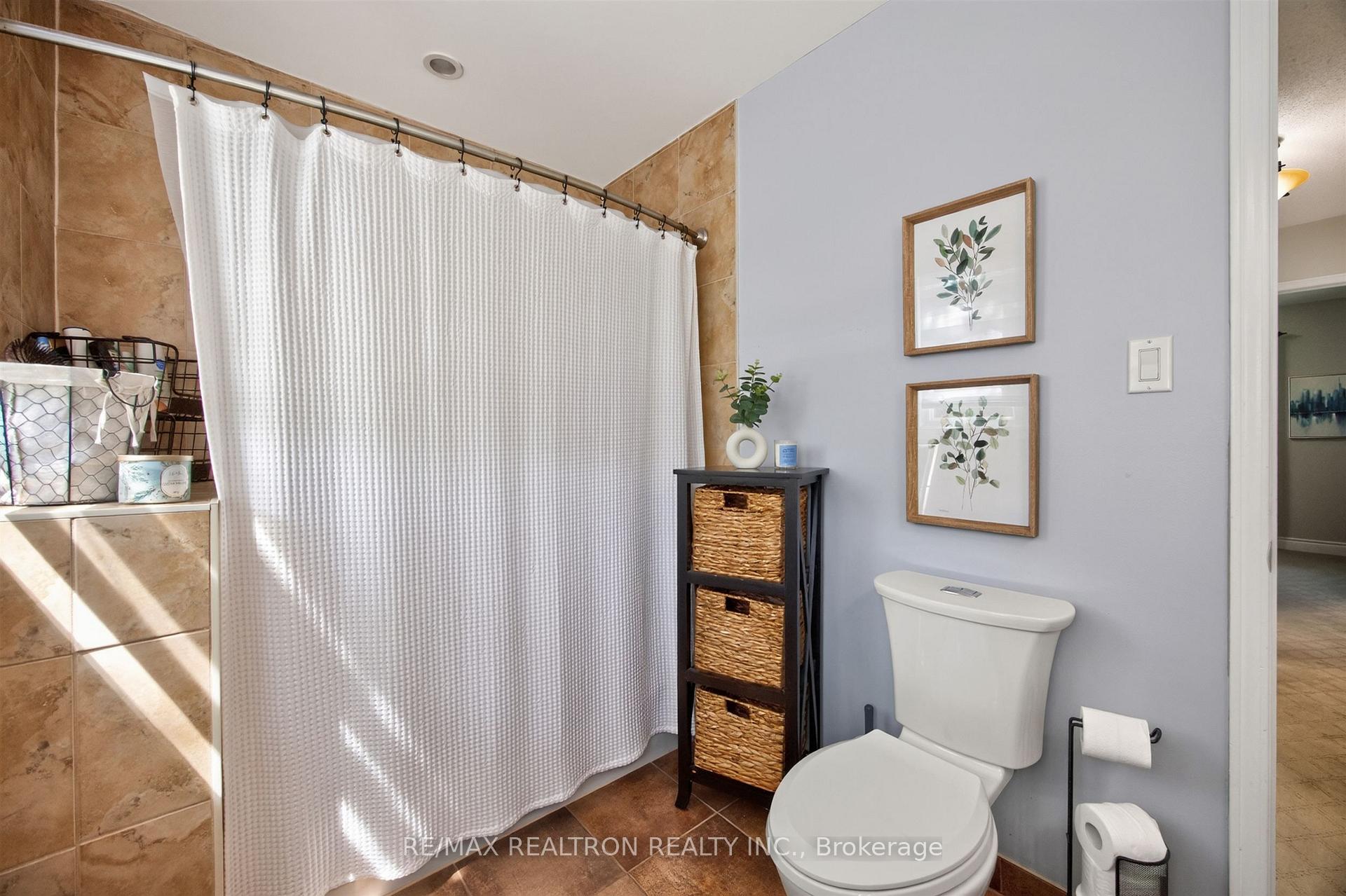 Photo 36 of 47 Maple Way, East Gwillimbury, Sharon — HOMEH