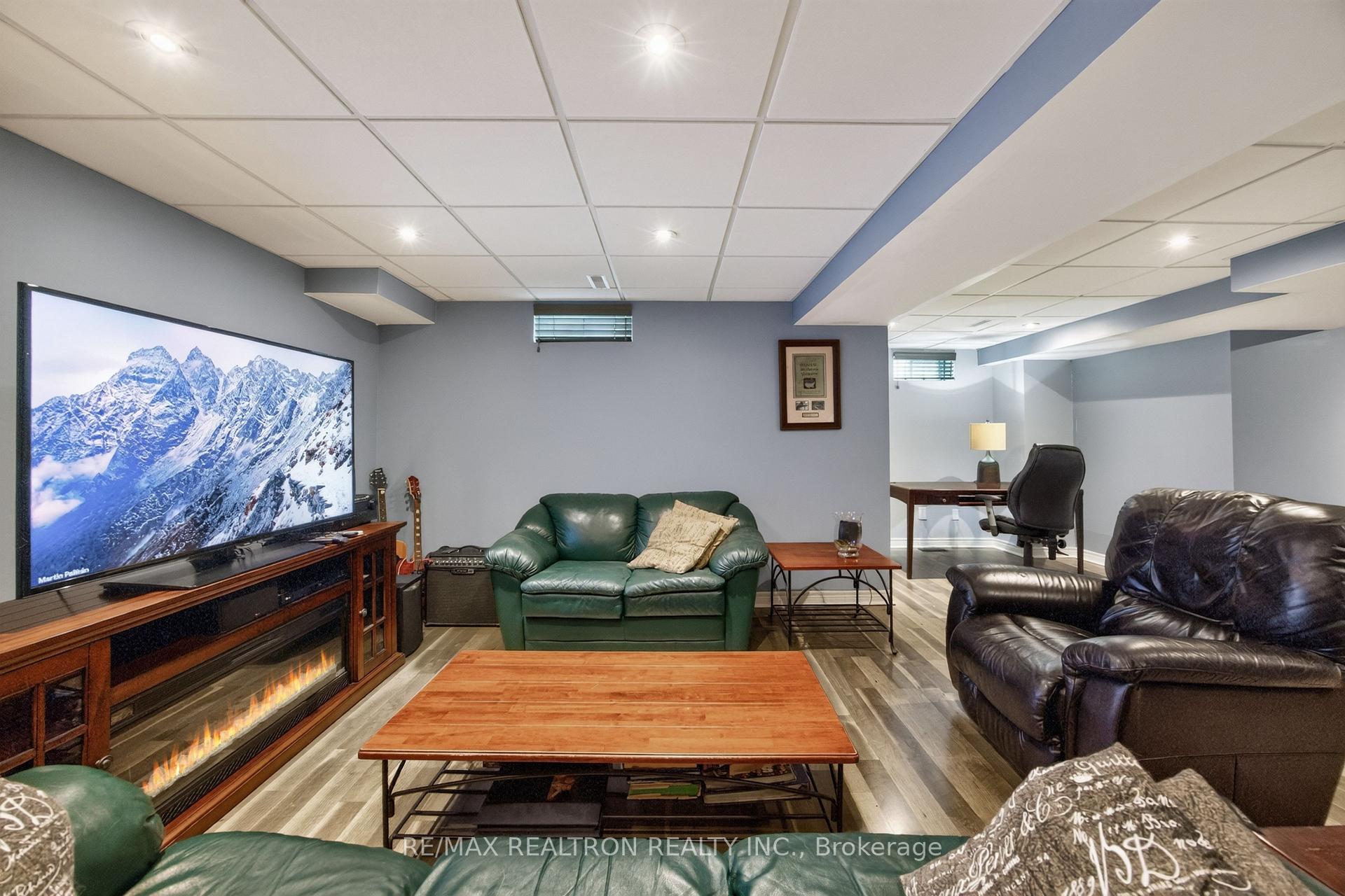 Photo 39 of 47 Maple Way, East Gwillimbury, Sharon — HOMEH