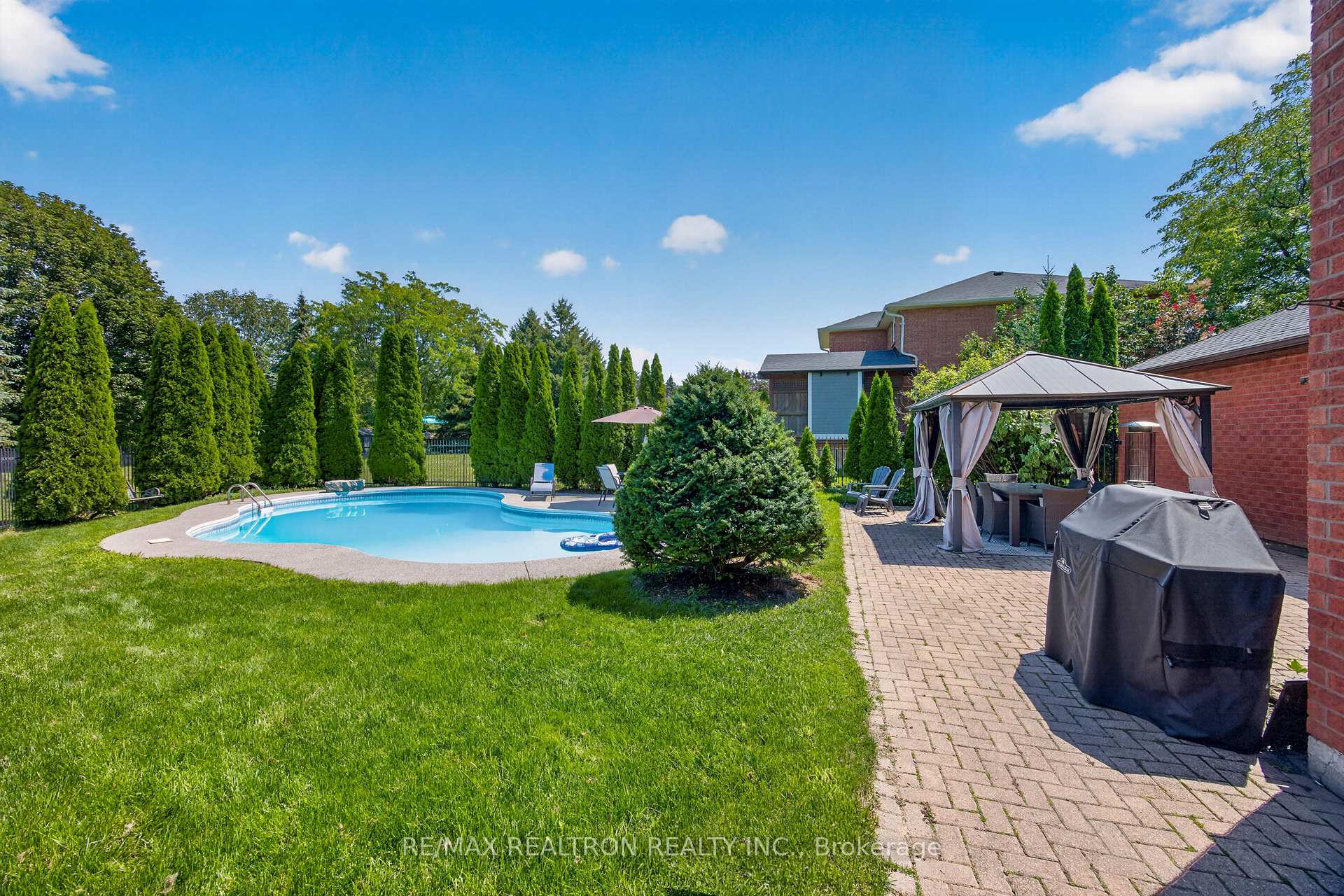 Photo 43 of 47 Maple Way, East Gwillimbury, Sharon — HOMEH