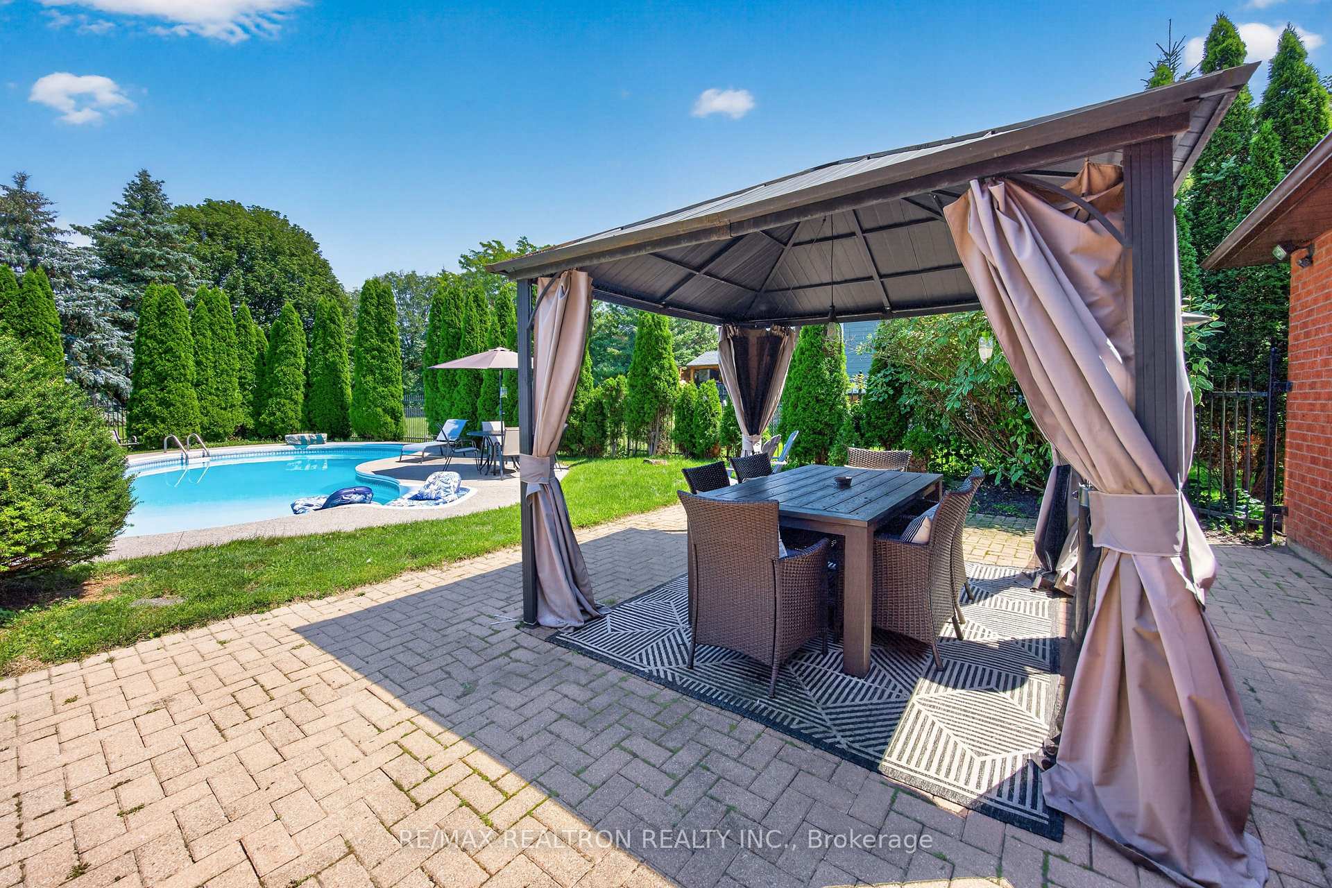 Photo 44 of 47 Maple Way, East Gwillimbury, Sharon — HOMEH