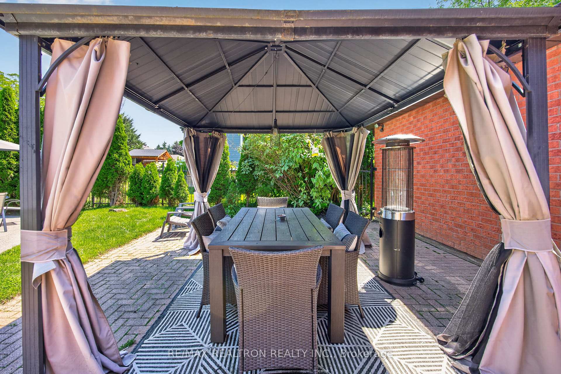 Photo 45 of 47 Maple Way, East Gwillimbury, Sharon — HOMEH