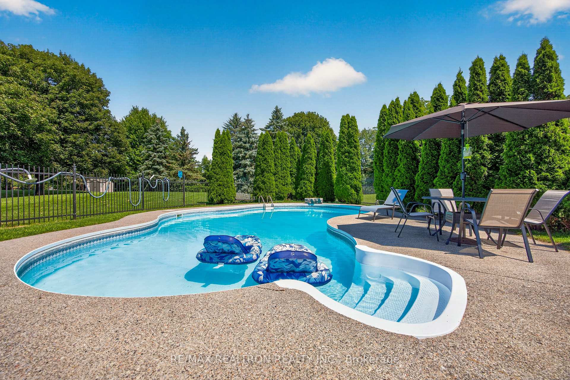 Photo 46 of 47 Maple Way, East Gwillimbury, Sharon — HOMEH