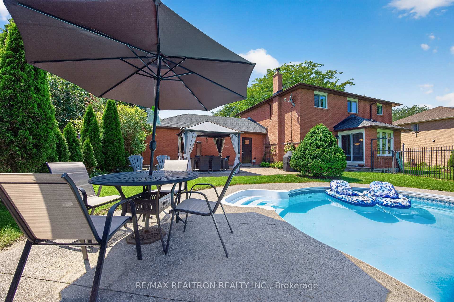 Photo 48 of 47 Maple Way, East Gwillimbury, Sharon — HOMEH