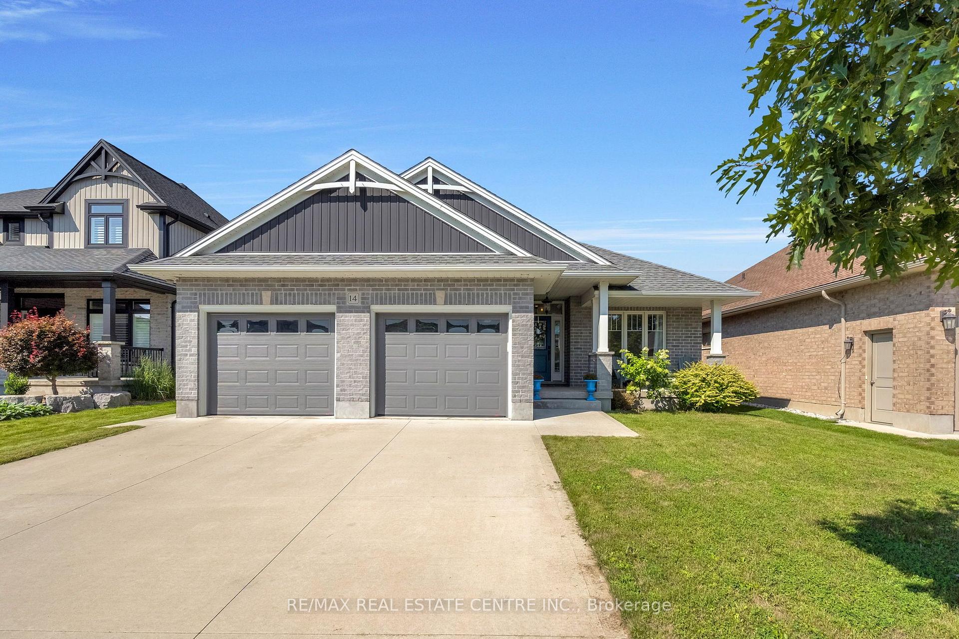 Photo 2 of 14 St Andrews Drive, St. Thomas — HOMEH