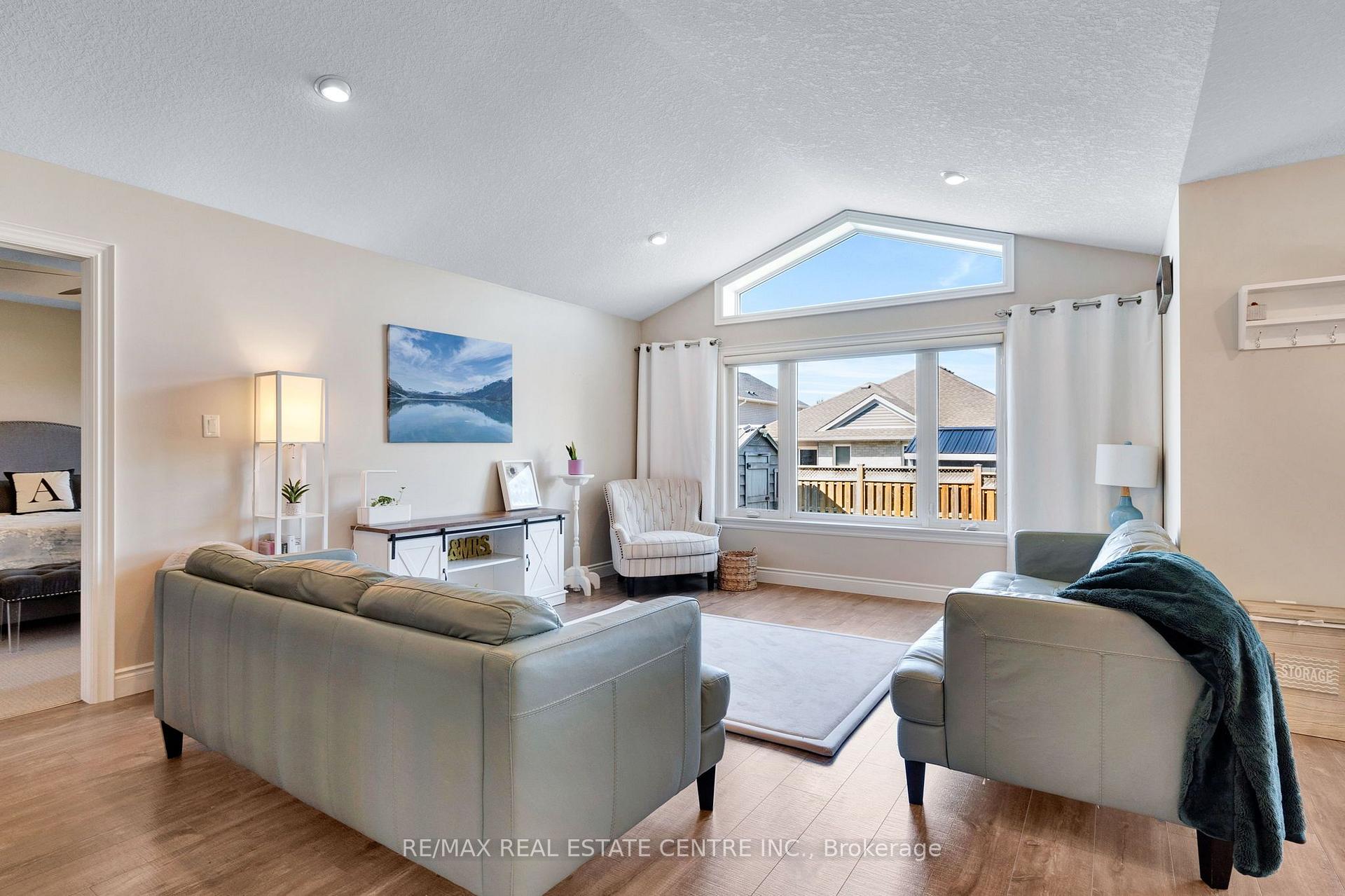 Photo 5 of 14 St Andrews Drive, St. Thomas — HOMEH
