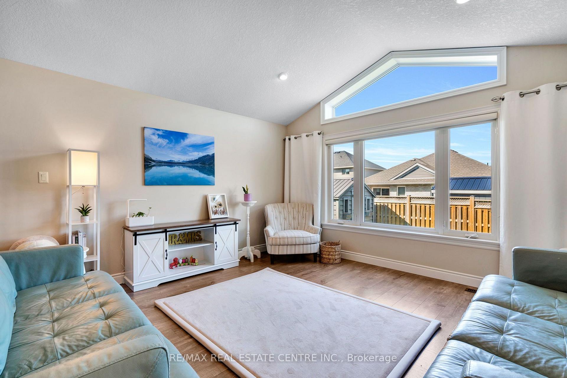 Photo 6 of 14 St Andrews Drive, St. Thomas — HOMEH