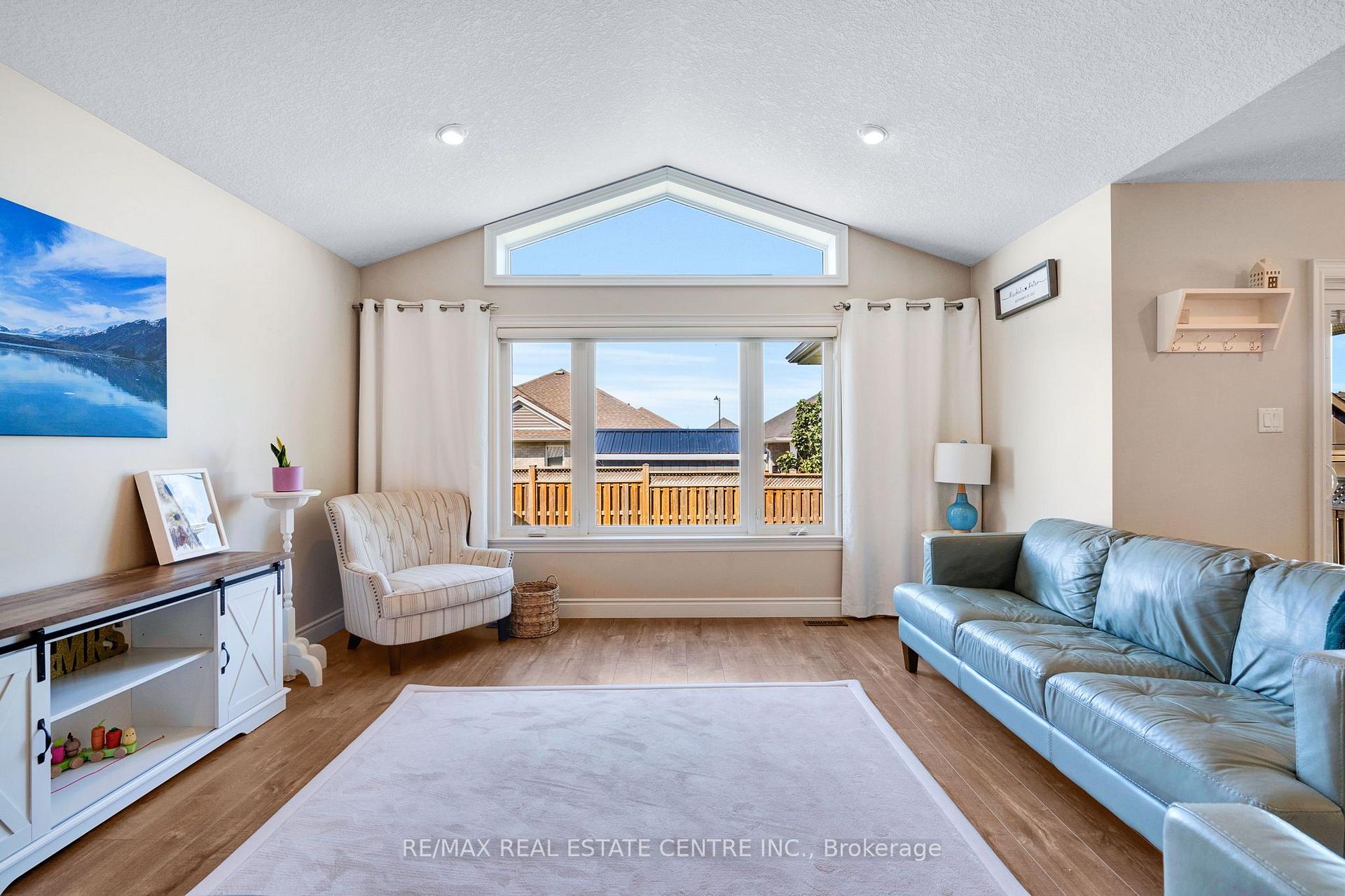 Photo 7 of 14 St Andrews Drive, St. Thomas — HOMEH