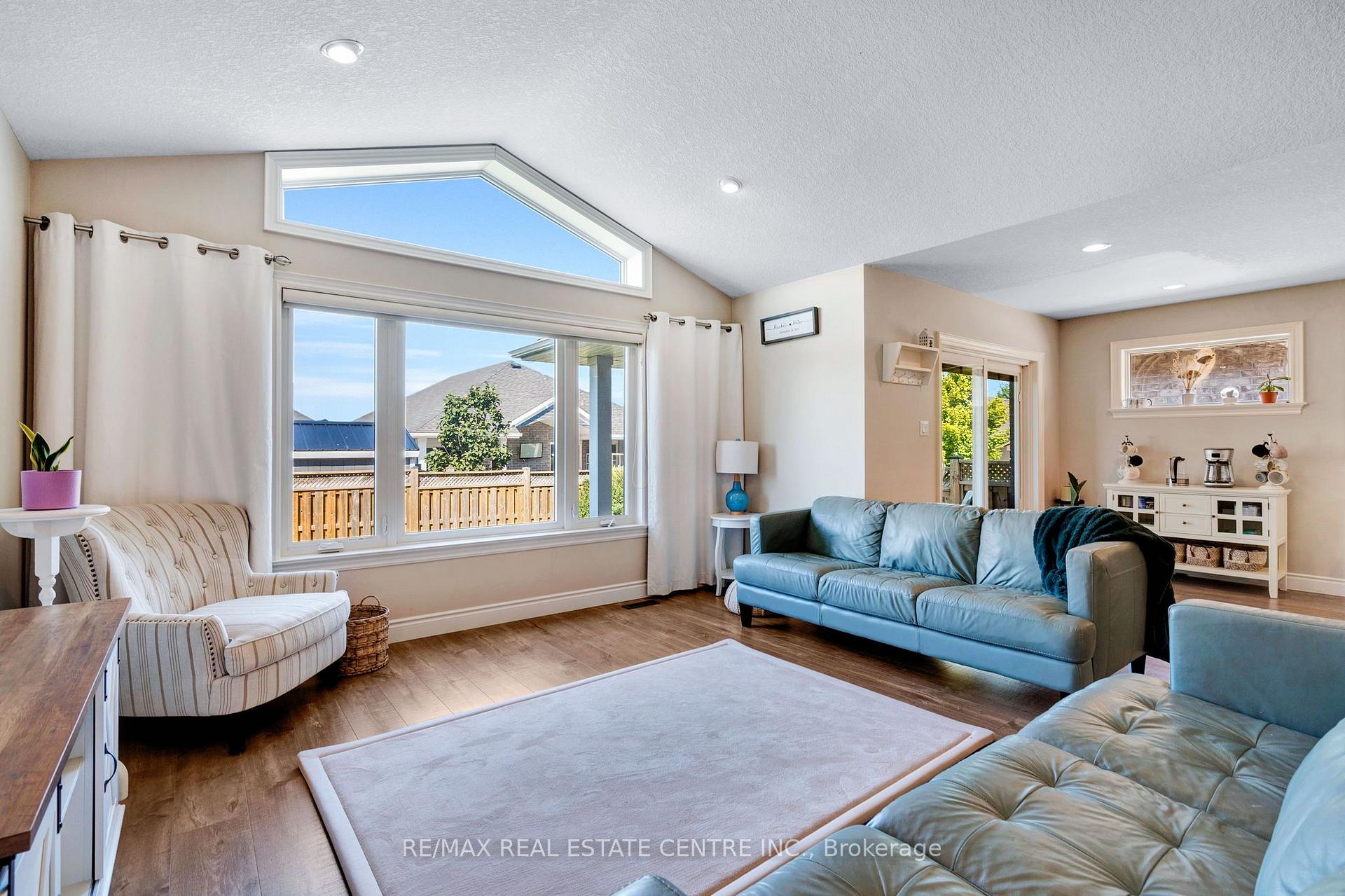 Photo 8 of 14 St Andrews Drive, St. Thomas — HOMEH