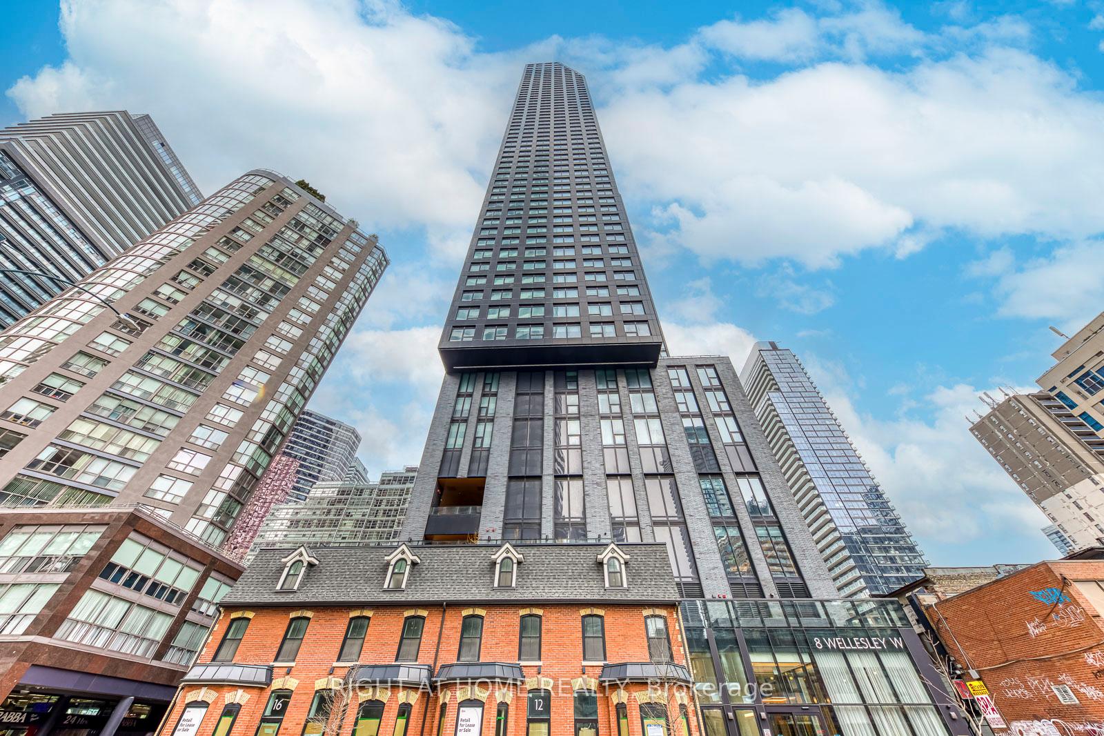 Front of Unit 3112, 8 Wellesley Street W