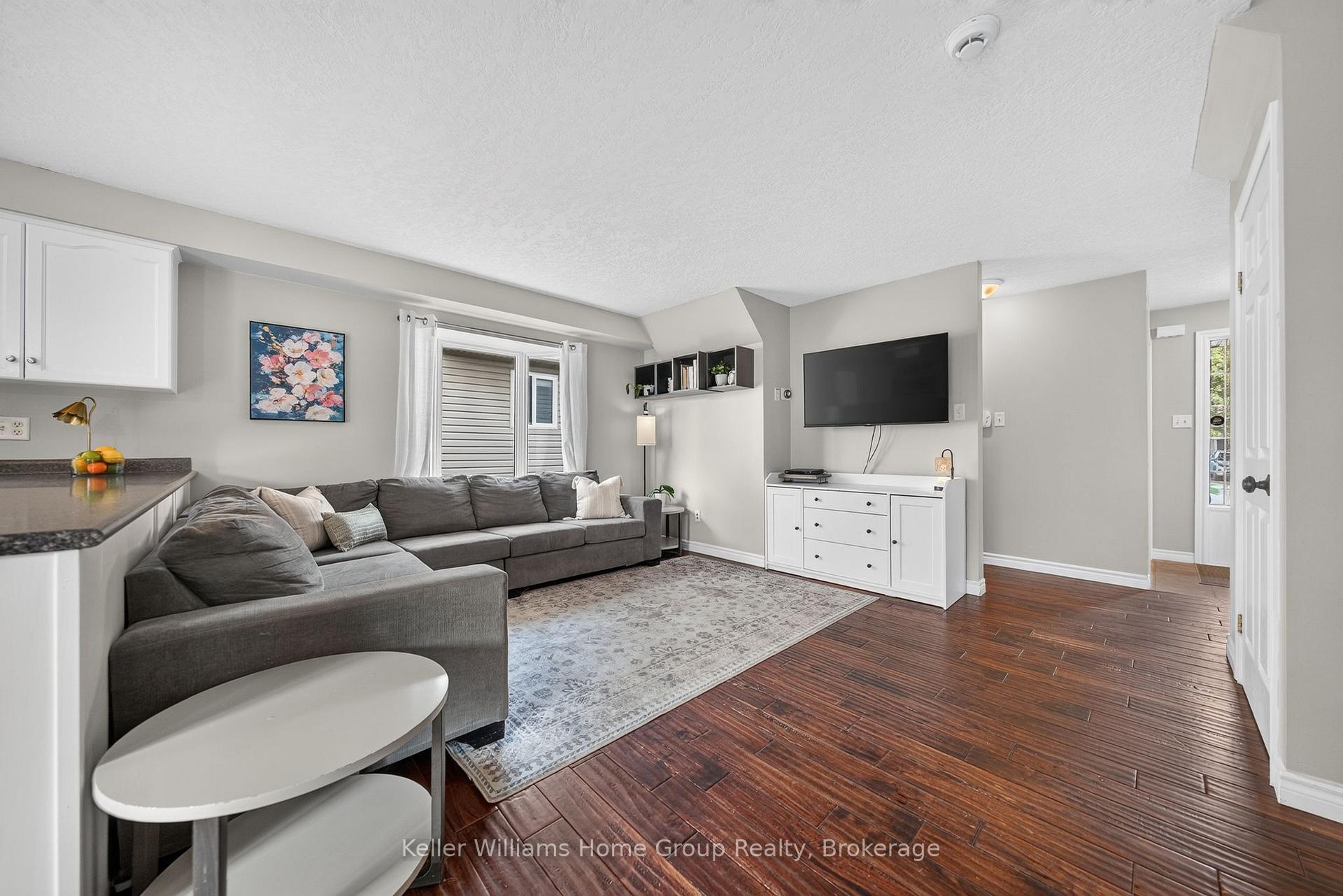 Photo 9 of 284 Millburn Boulevard, Centre Wellington, Fergus — HOMEH