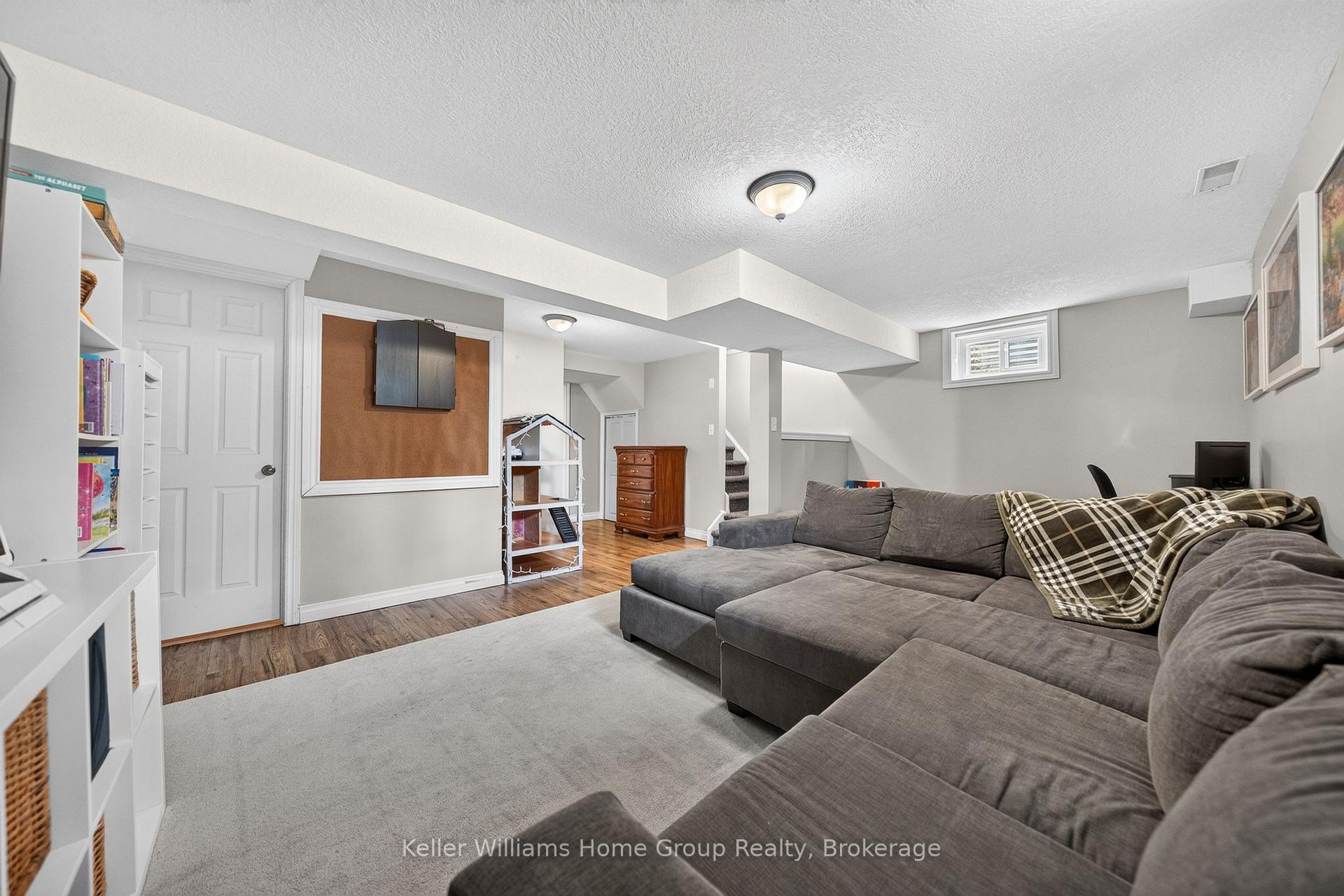 Photo 32 of 284 Millburn Boulevard, Centre Wellington, Fergus — HOMEH