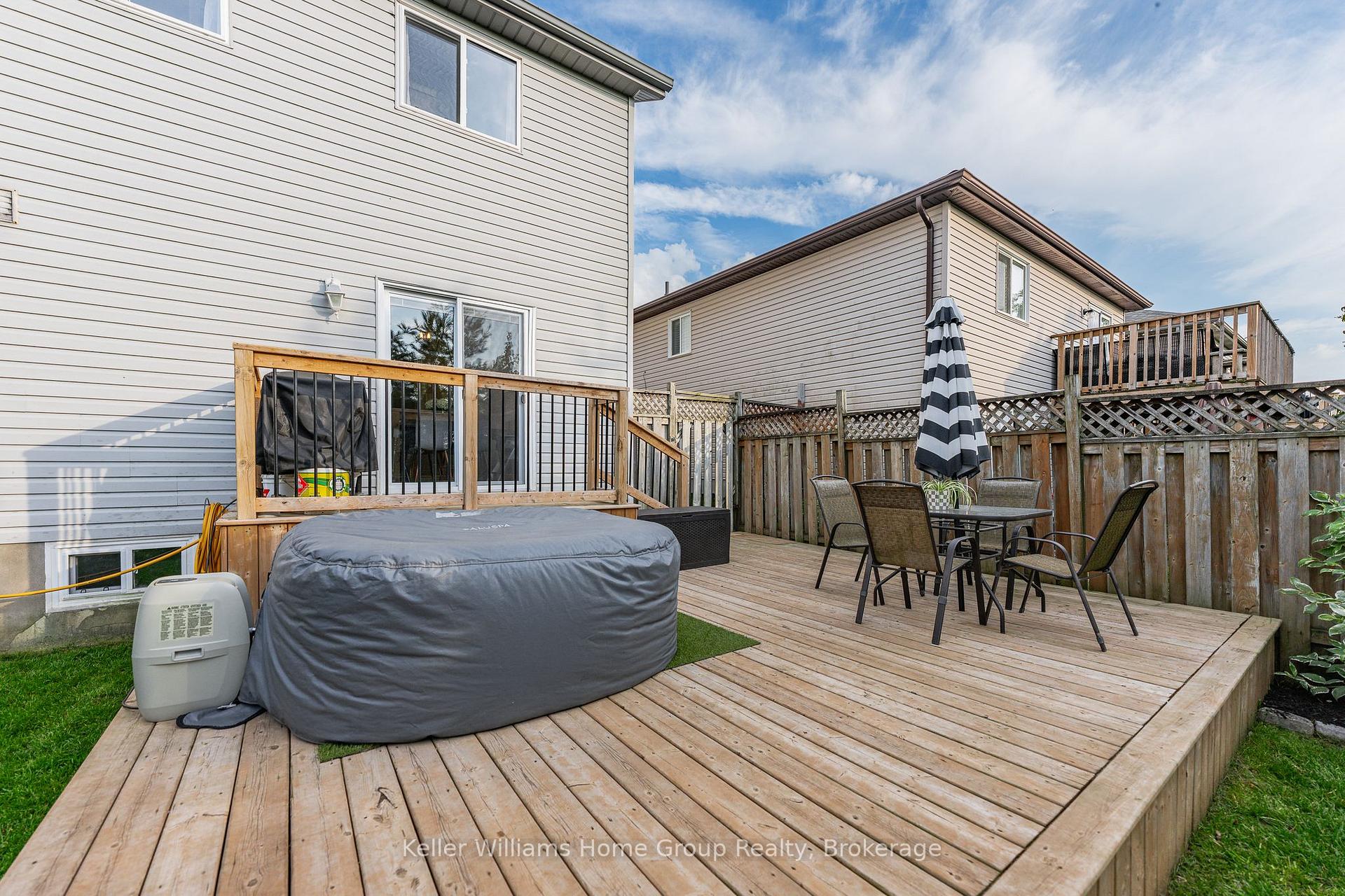 Photo 39 of 284 Millburn Boulevard, Centre Wellington, Fergus — HOMEH