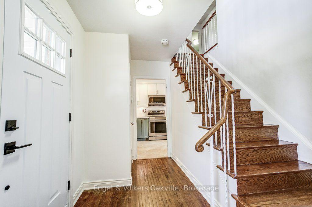 Photo 7 of 75 Ridge Drive, Oakville, College Park — HOMEH