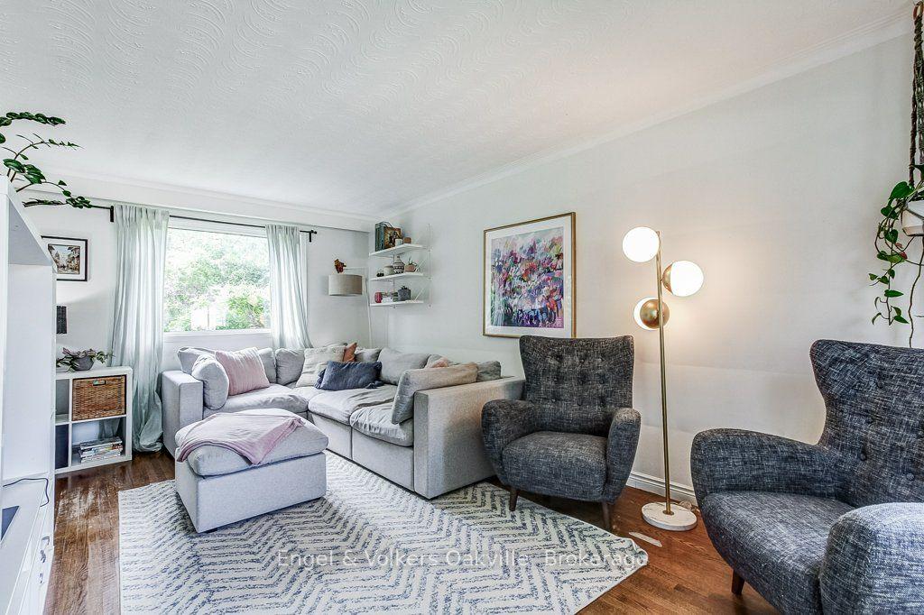 Photo 8 of 75 Ridge Drive, Oakville, College Park — HOMEH