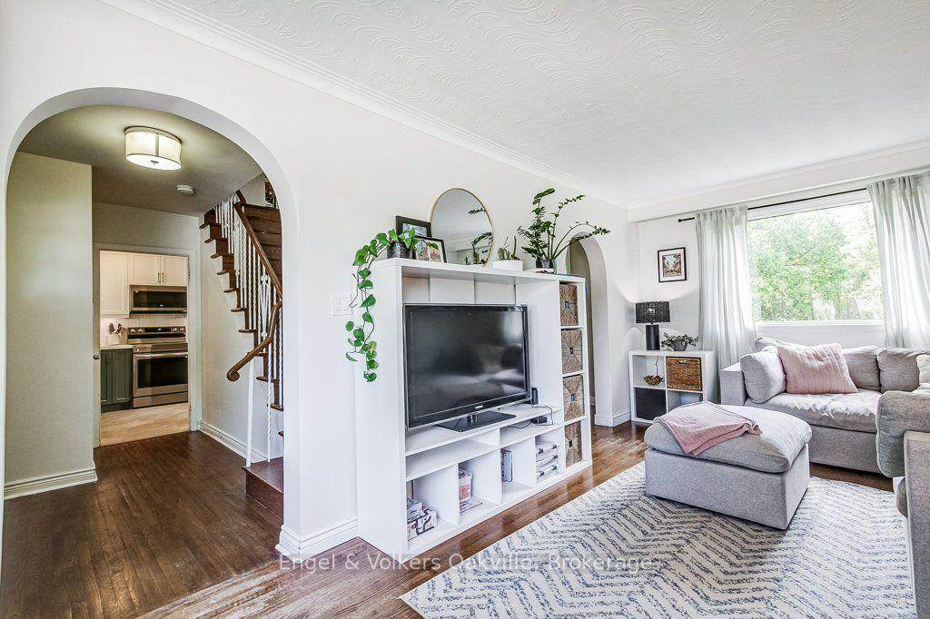 Photo 9 of 75 Ridge Drive, Oakville, College Park — HOMEH