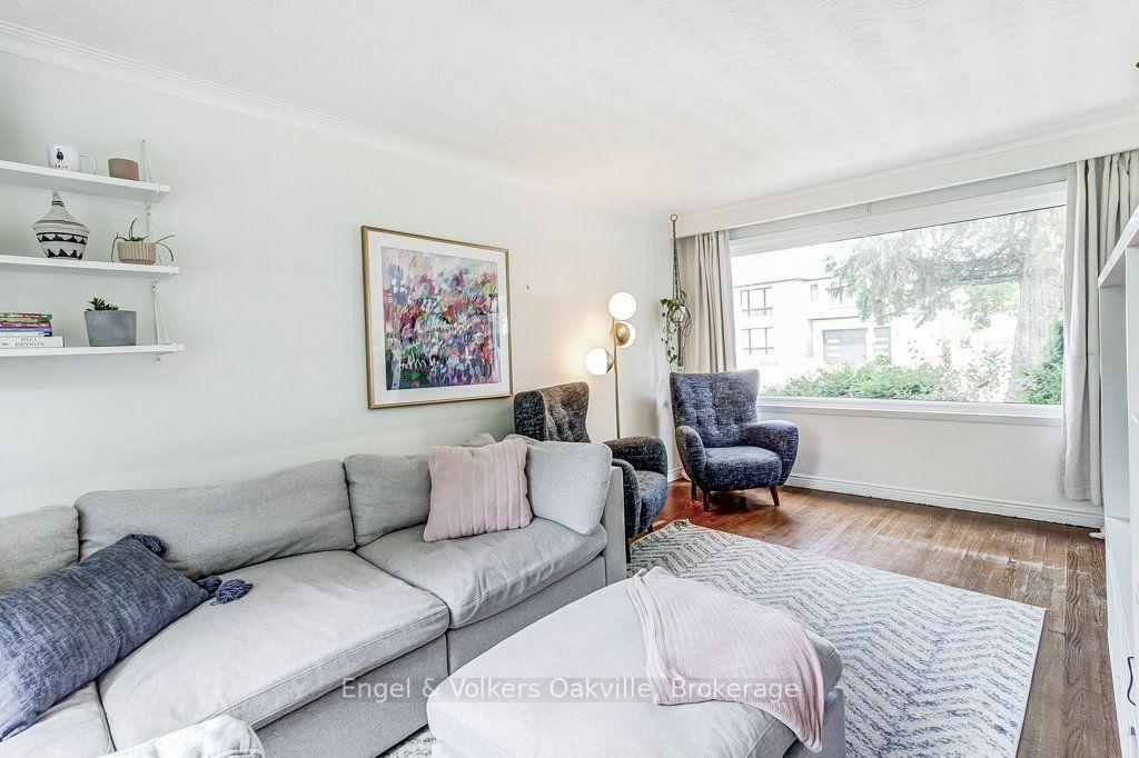 Photo 10 of 75 Ridge Drive, Oakville, College Park — HOMEH
