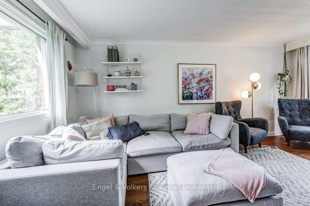 Photo 11 of 75 Ridge Drive, Oakville, College Park — HOMEH