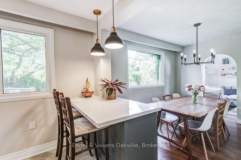 Photo 18 of 75 Ridge Drive, Oakville, College Park — HOMEH