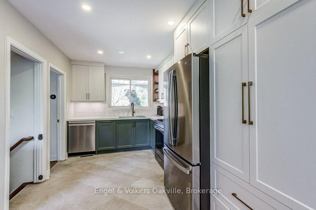Photo 19 of 75 Ridge Drive, Oakville, College Park — HOMEH