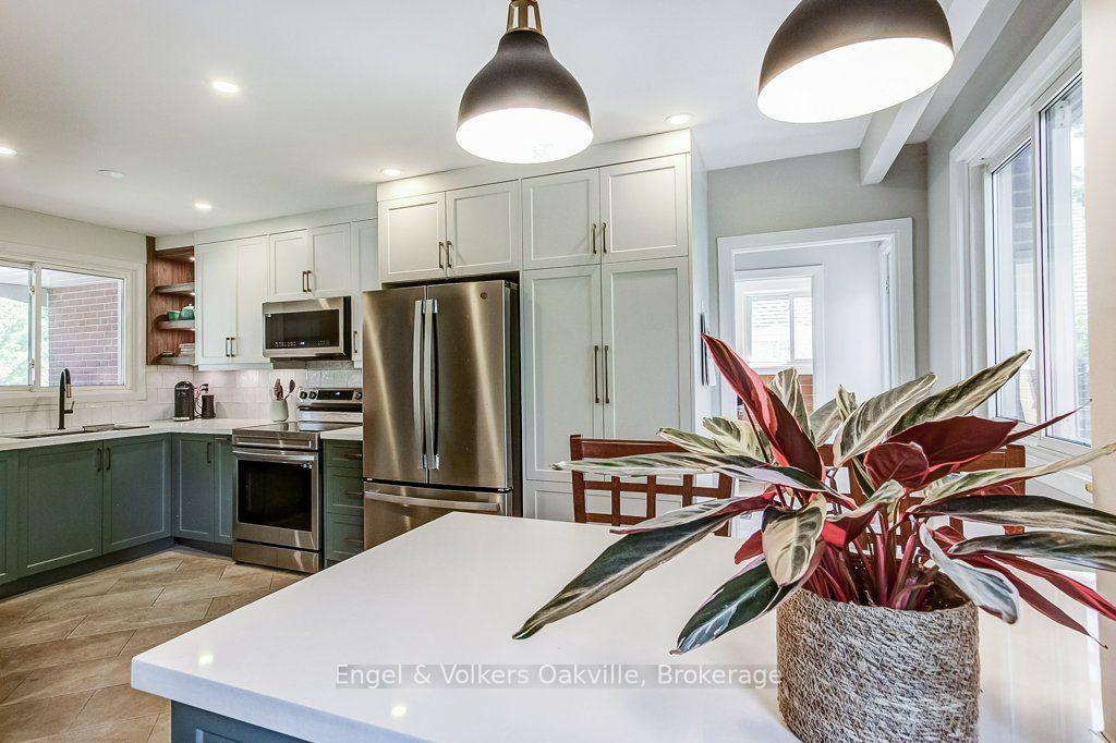 Photo 20 of 75 Ridge Drive, Oakville, College Park — HOMEH