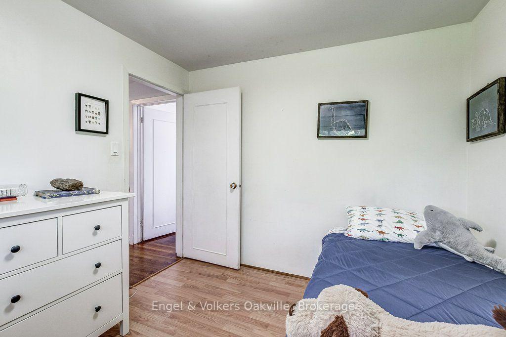 Photo 31 of 75 Ridge Drive, Oakville, College Park — HOMEH