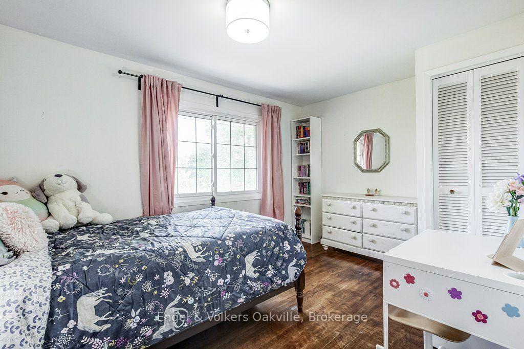 Photo 32 of 75 Ridge Drive, Oakville, College Park — HOMEH