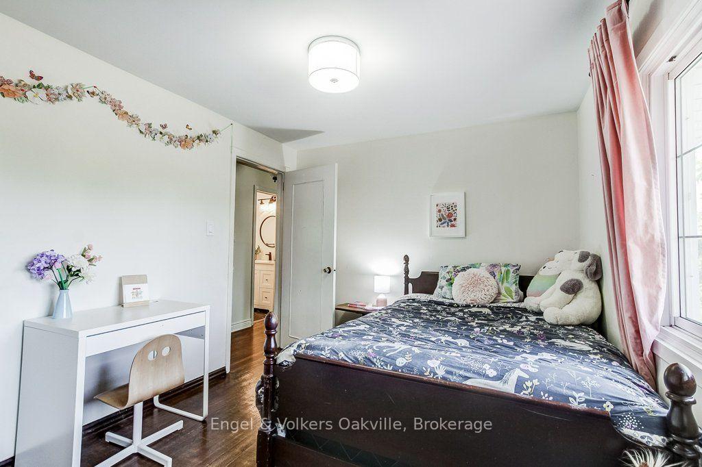 Photo 33 of 75 Ridge Drive, Oakville, College Park — HOMEH