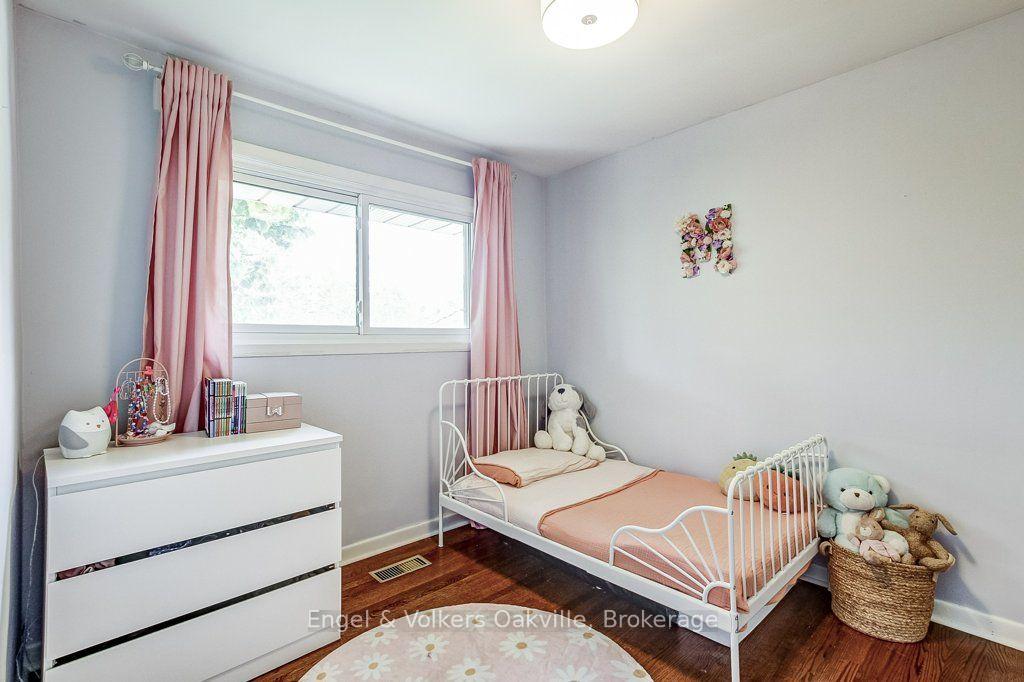 Photo 34 of 75 Ridge Drive, Oakville, College Park — HOMEH