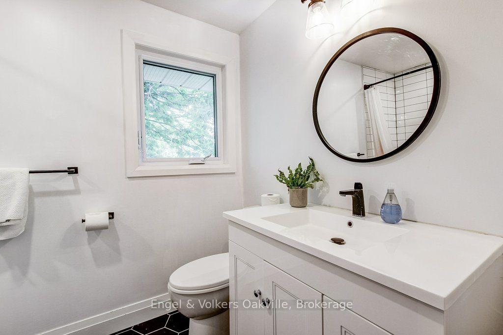 Photo 36 of 75 Ridge Drive, Oakville, College Park — HOMEH