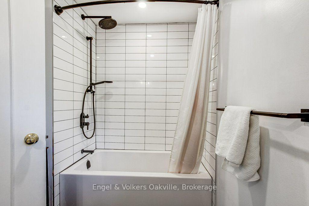Photo 37 of 75 Ridge Drive, Oakville, College Park — HOMEH