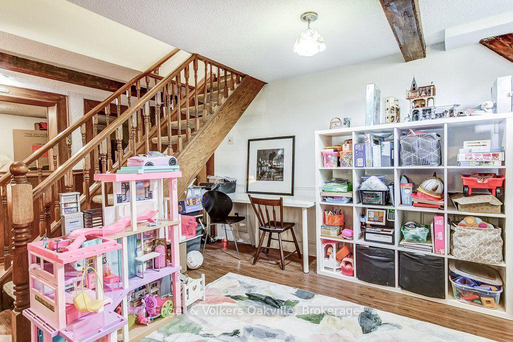 Photo 42 of 75 Ridge Drive, Oakville, College Park — HOMEH