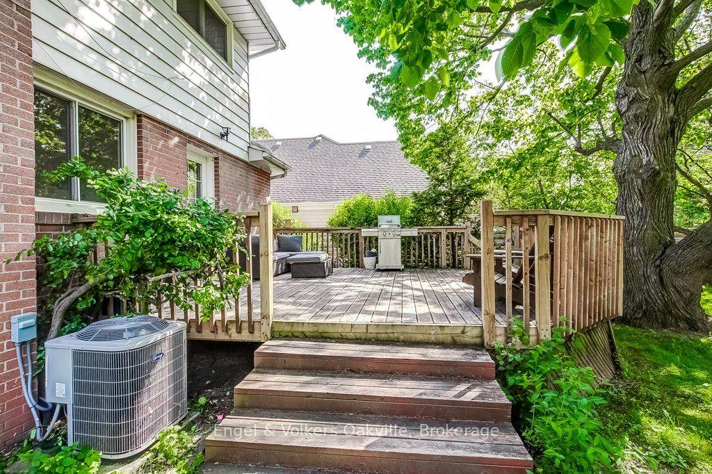 Photo 45 of 75 Ridge Drive, Oakville, College Park — HOMEH
