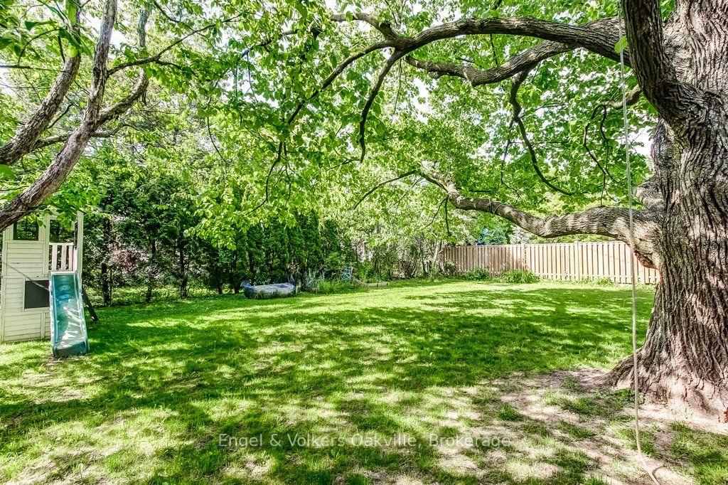 Photo 46 of 75 Ridge Drive, Oakville, College Park — HOMEH