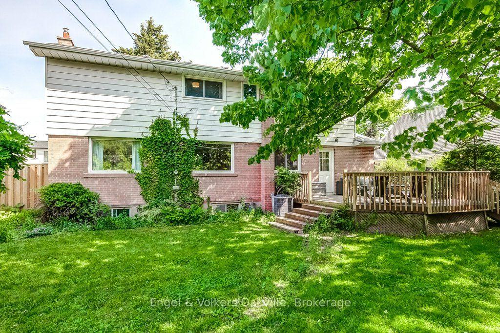 Photo 48 of 75 Ridge Drive, Oakville, College Park — HOMEH