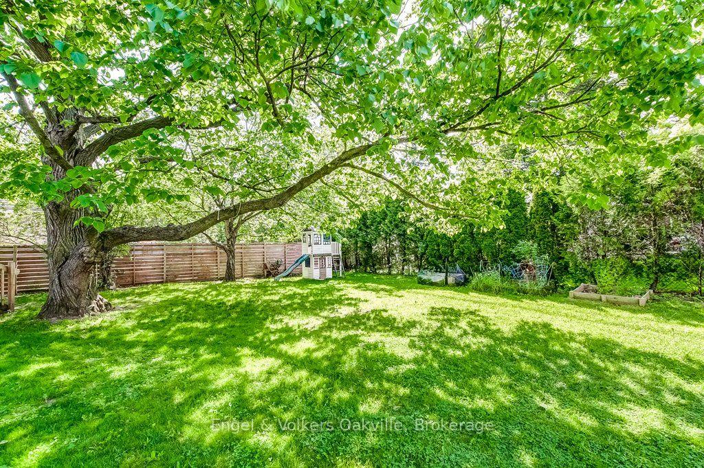 Photo 49 of 75 Ridge Drive, Oakville, College Park — HOMEH