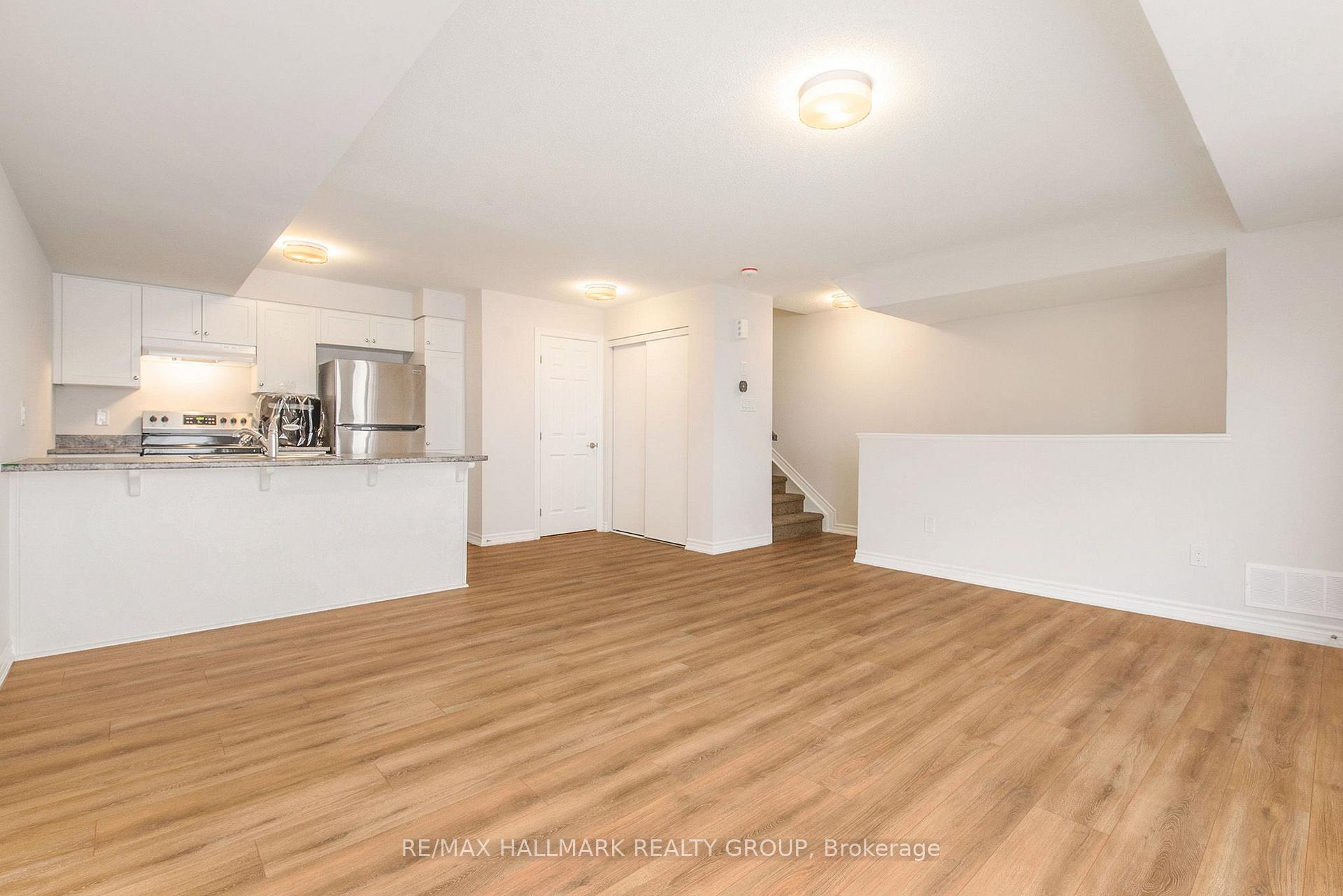 Photo 2 of 284 Zenith Private, Ottawa, Barrhaven - Half Moon Bay — HOMEH