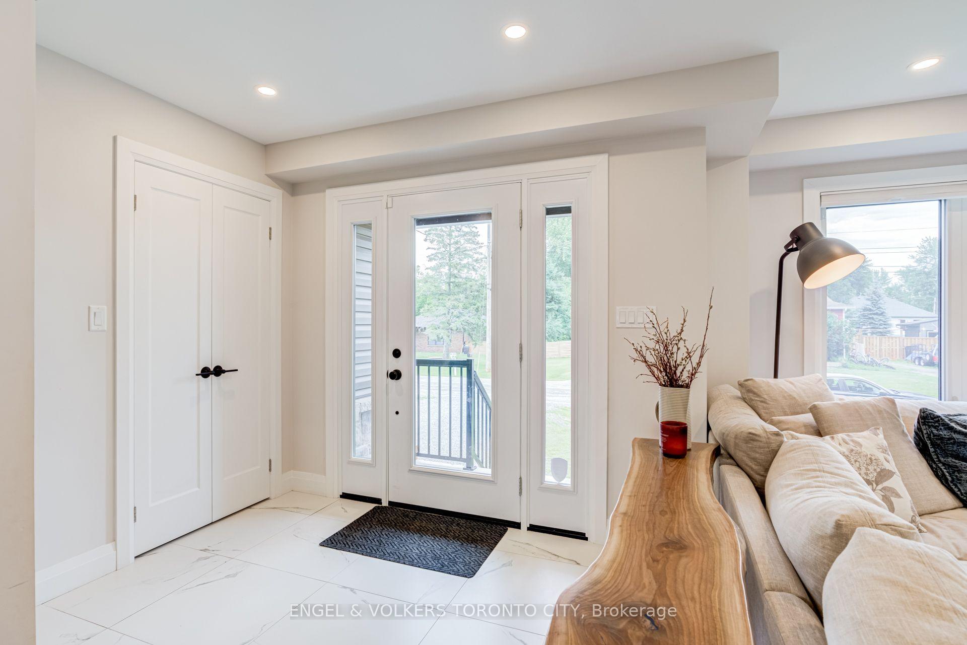 Photo 4 of 40 Glenview Avenue, Georgina, Virginia — HOMEH