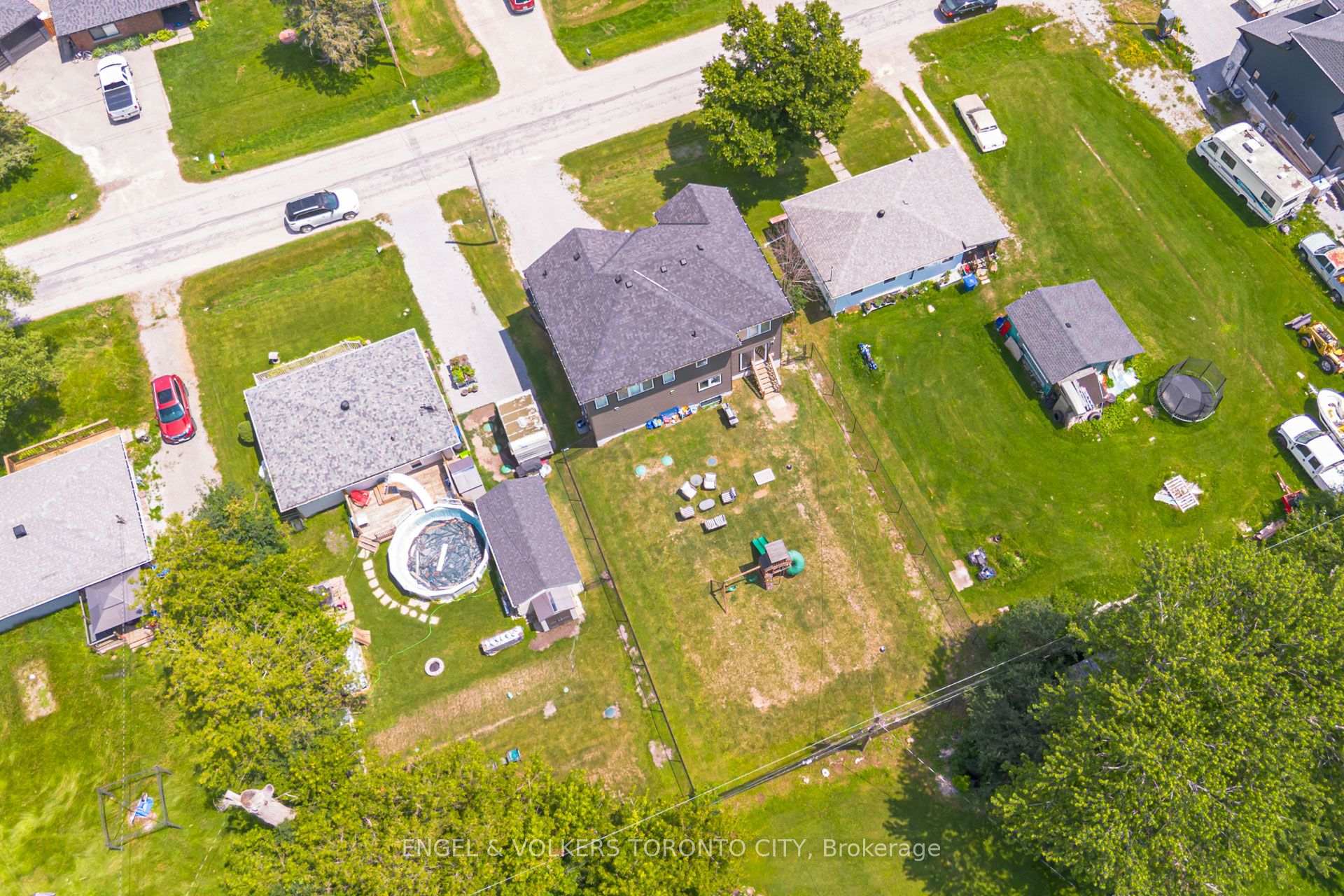 Photo 32 of 40 Glenview Avenue, Georgina, Virginia — HOMEH