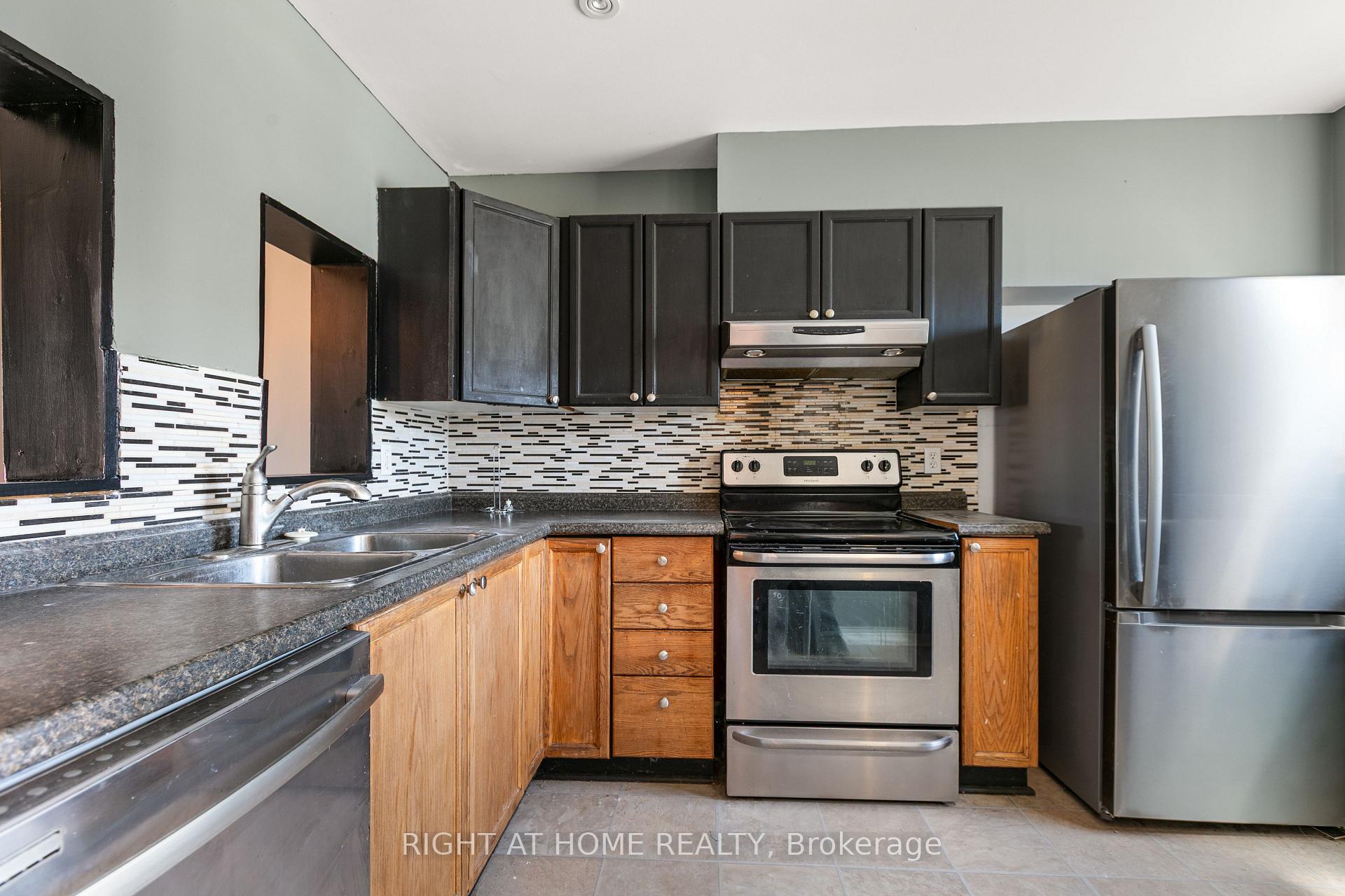 Photo 7 of 4338 Meadowvale Lane, Ottawa, Pineview — HOMEH